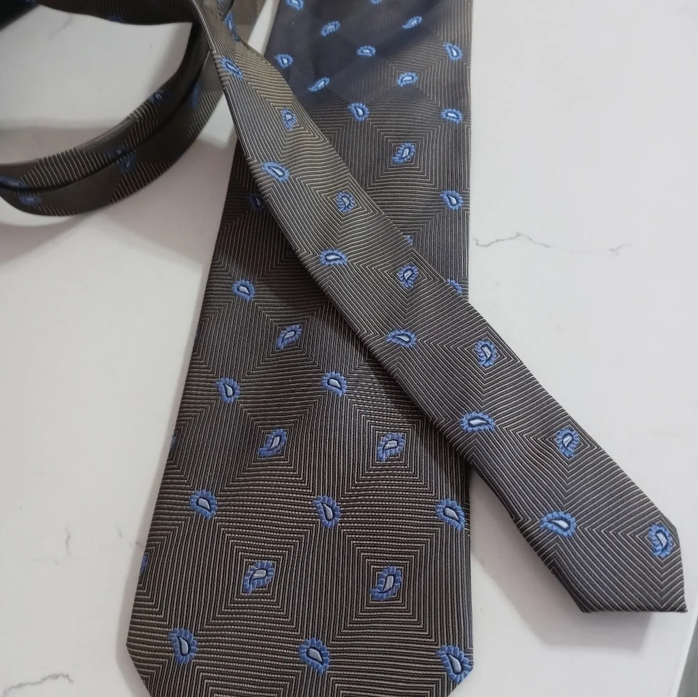 Alexander Julian 100% Silk Classic Handmade Men's Necktie 58